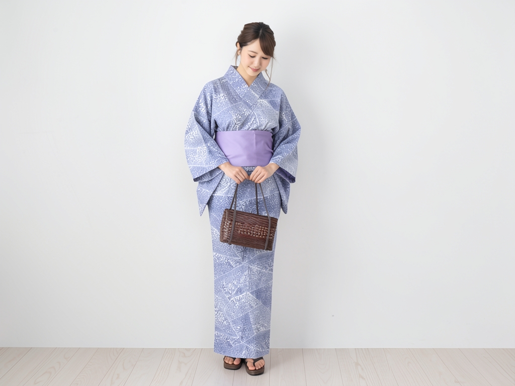 Yukata fabric with ears Yukata cloth No.180 White background, ripped tree pattern (Female yukata)
